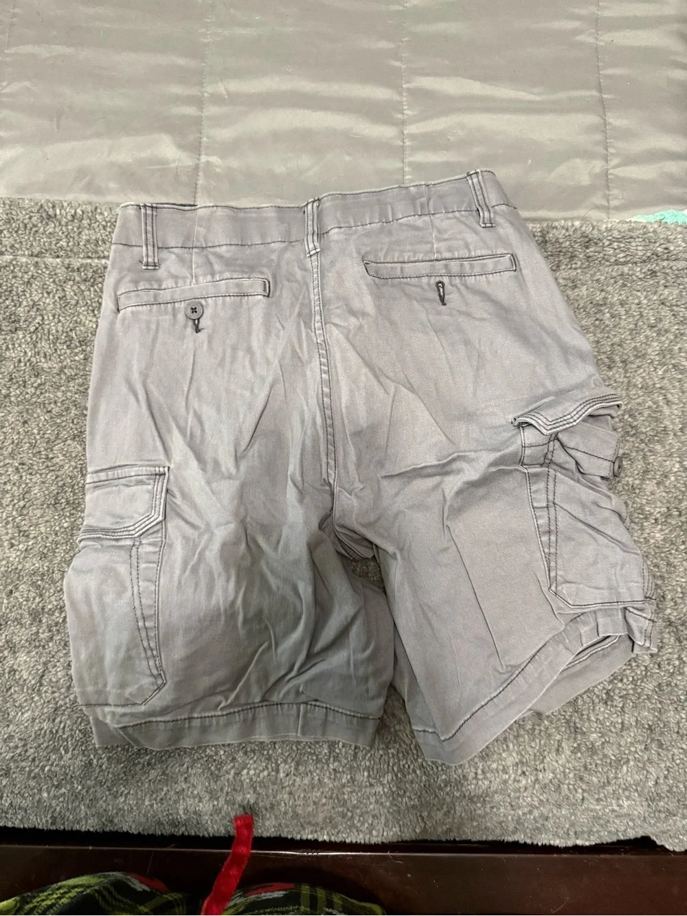 Men's Gray Cargo Shorts with Multiple Utility Pockets